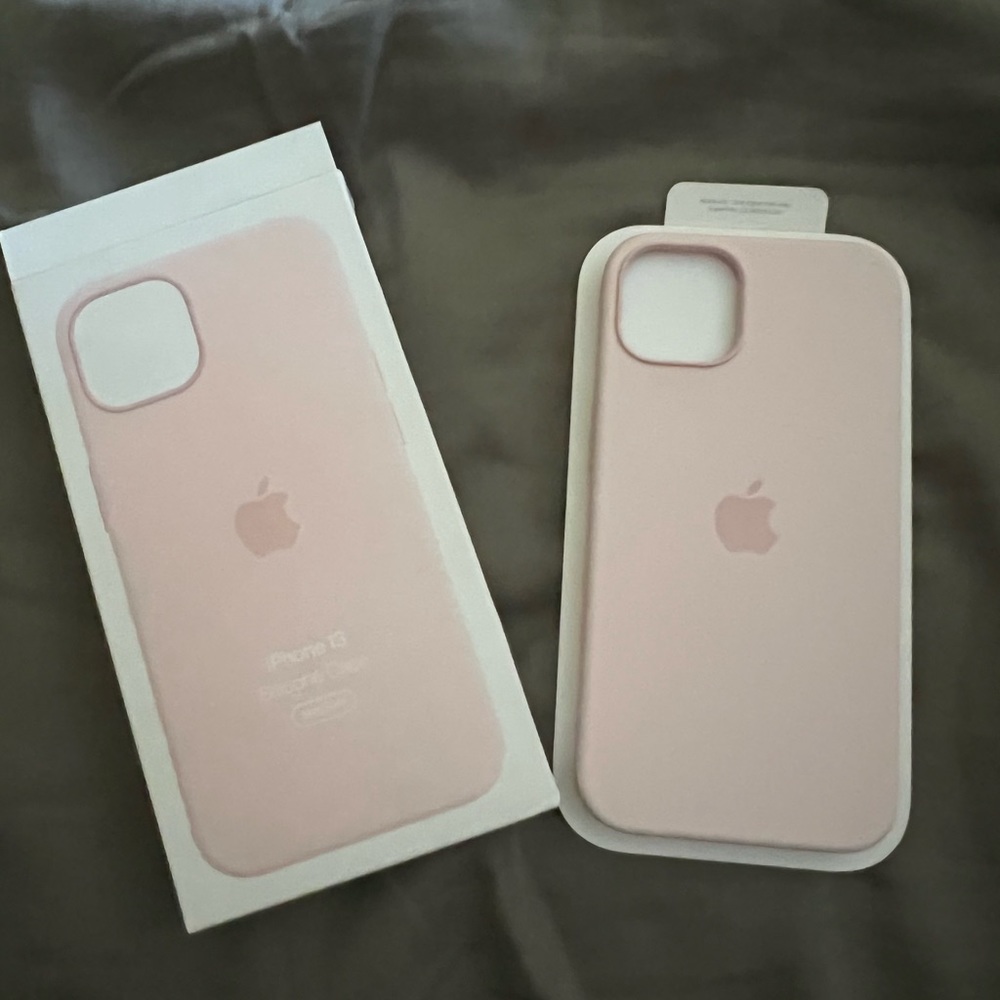 Apple iPhone 13 Silicone Case MagSafe